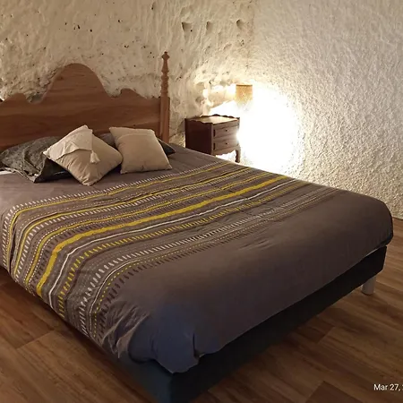 Maison Troglodytique Au Coeur Des Chateaux De La Loire - Le Cerisier Perche Luynes  Extérieur photo