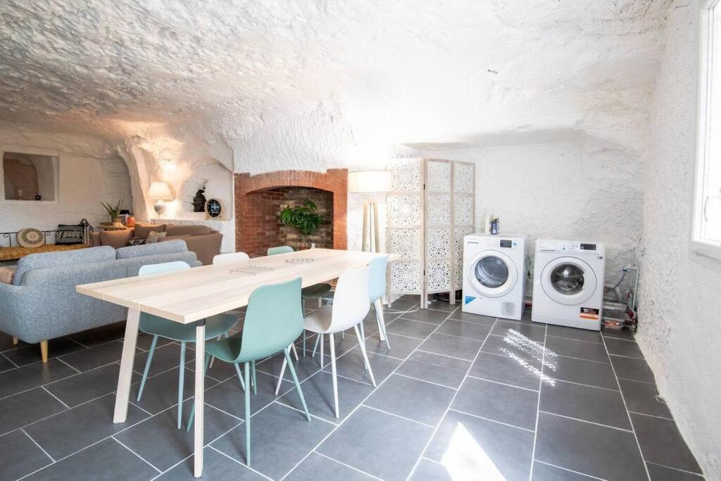 Maison Troglodytique Au Coeur Des Chateaux De La Loire - Le Cerisier Perche Luynes (Indre-et-Loire)